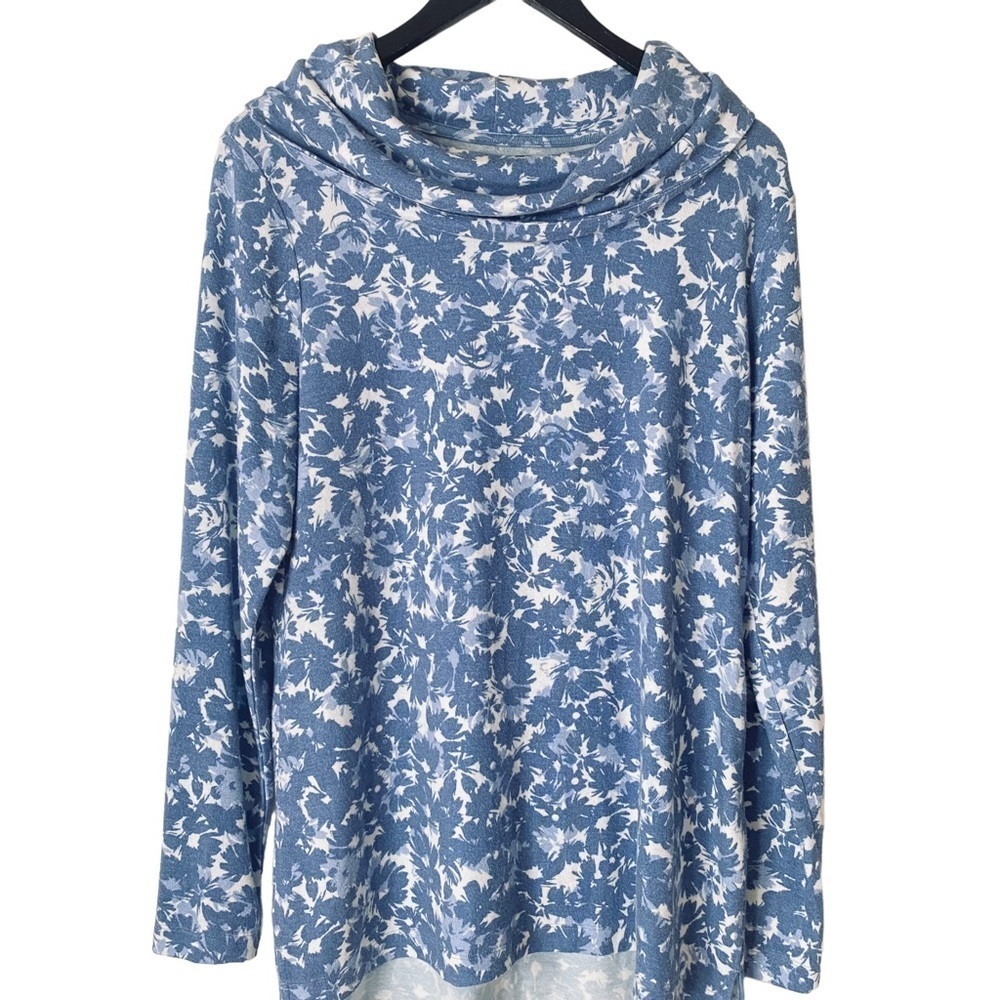 Croft & Barrow Floral Women Hi/Low Sweater. Blue & White. Sz M